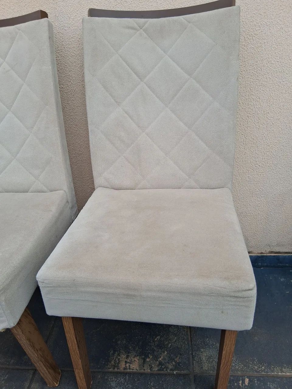 Vendo 6 cadeiras estofadas.
