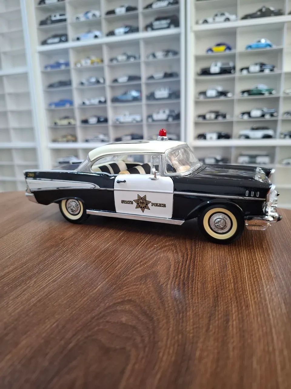 Miniatura Police Sunnyside 1/24 Chevrolet Bel Air Ss 1957 - Foto 2