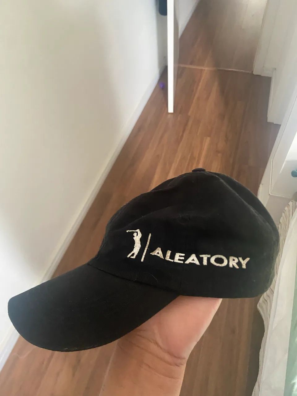 Boné aleatory preto 