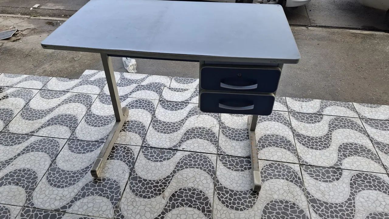 Mesa pra escritório usada 