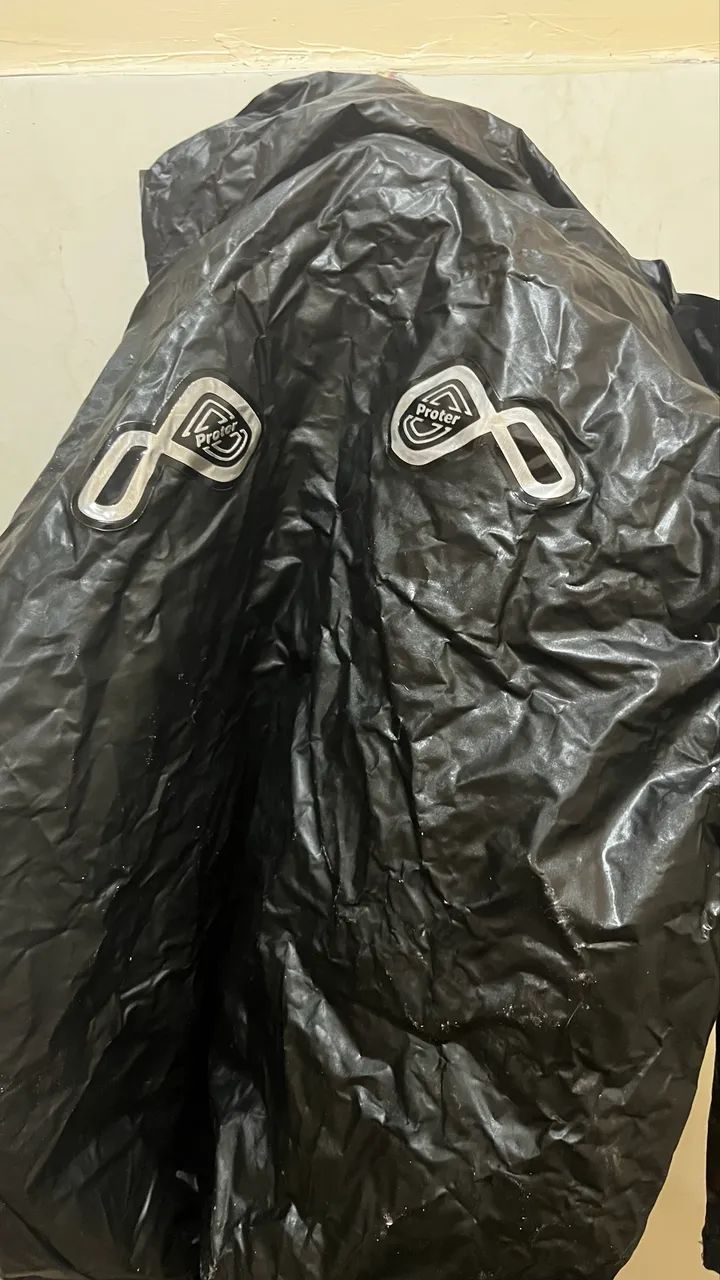 Capa de chuva e capacete  - Foto 2
