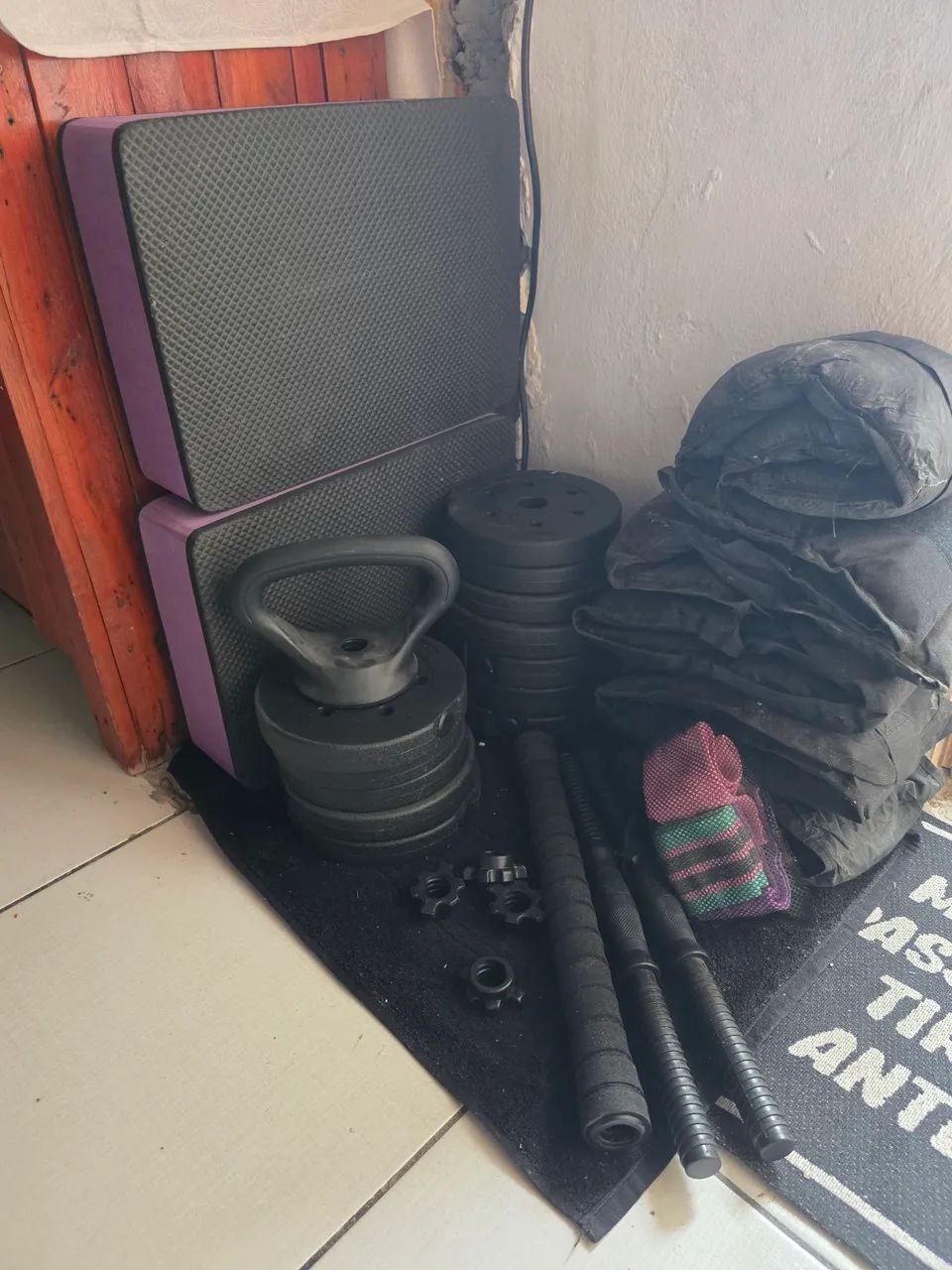 Vendo kit com barra e pesos  - Foto 5