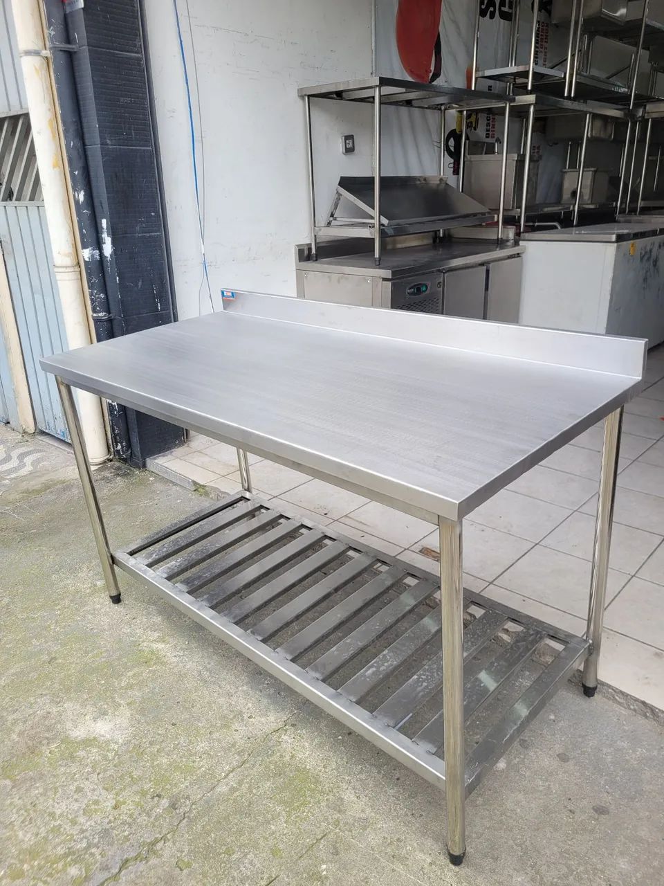 Mesa inox com paneleiro gradeado  - Foto 2