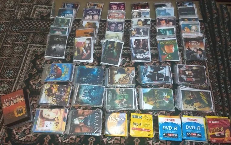 Lote de Cds e Dvds diversos. (desapego) - Foto 3