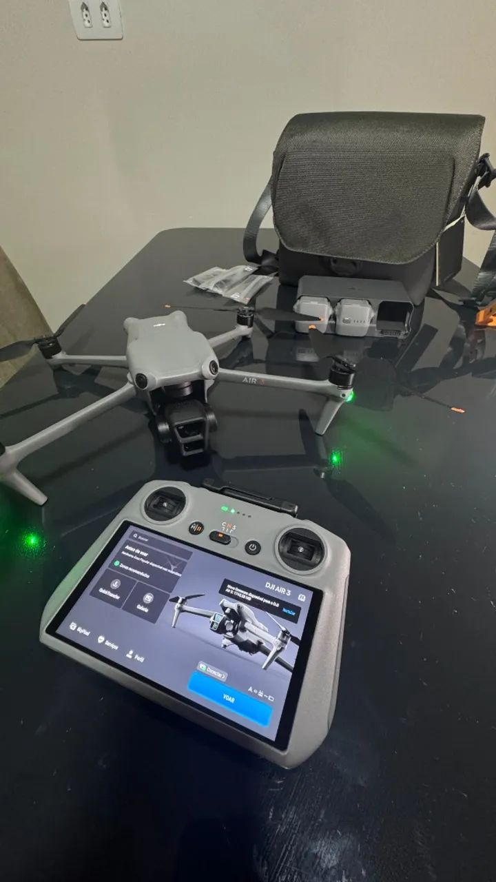 DJI Air 3 Fly More Combo + Controle RC 2 | Estado de Novo (Poucos Ciclos)