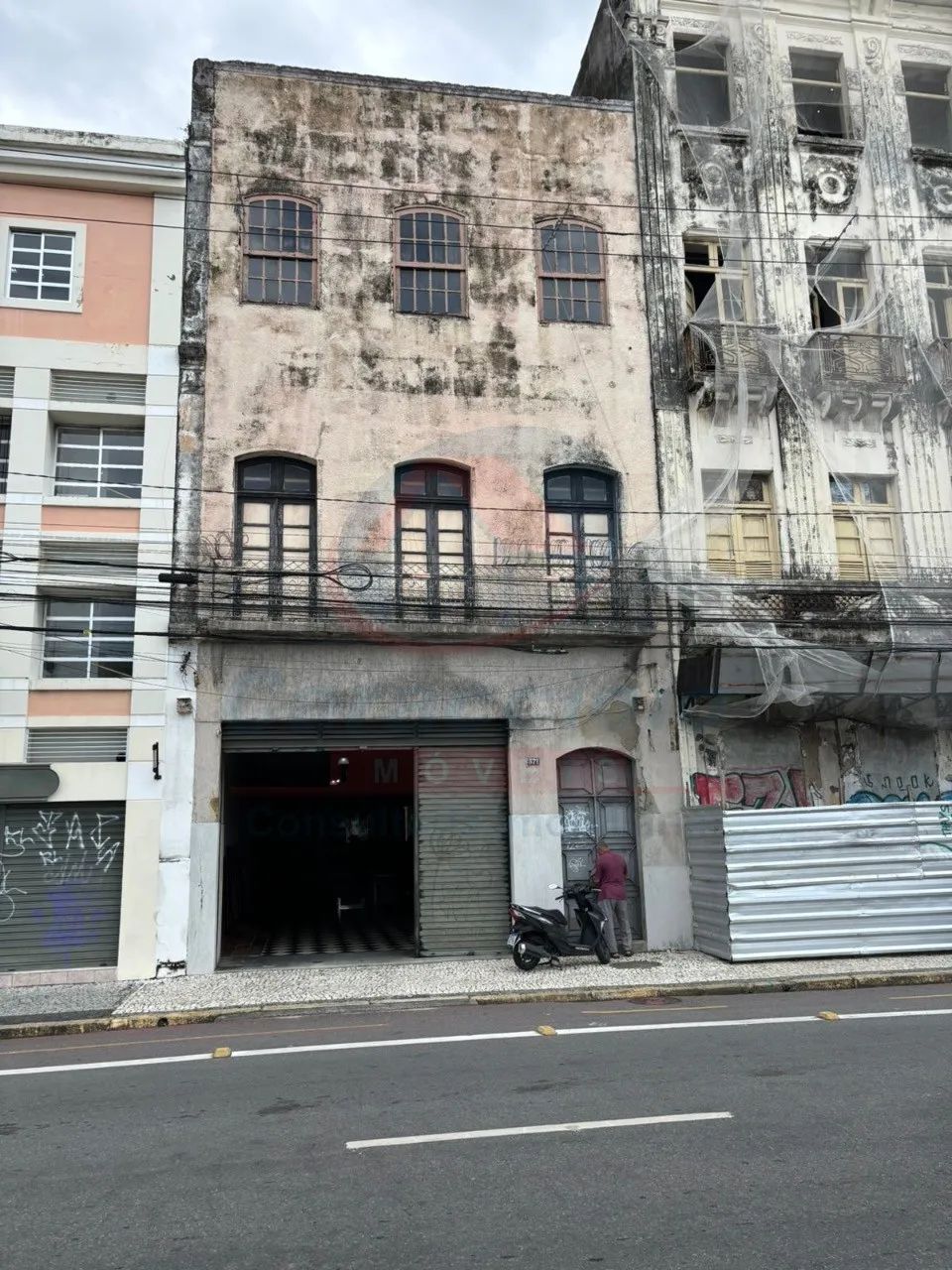 Prédio Comercial na Rua da Aurora - Oportunidade de Investimento: Ponto Comercial com 1 Sa