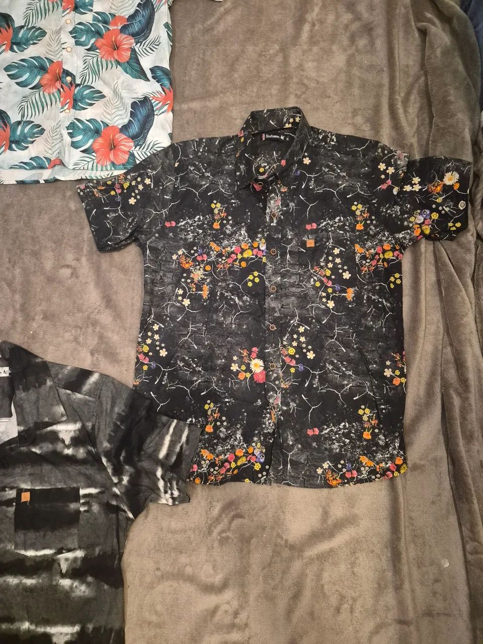 Blusa estampada diversa tam P lote 3 peças  - Foto 3