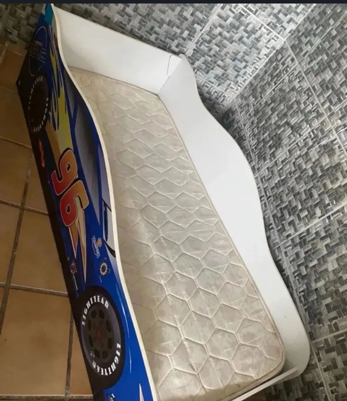 Cama infantil com colchão 