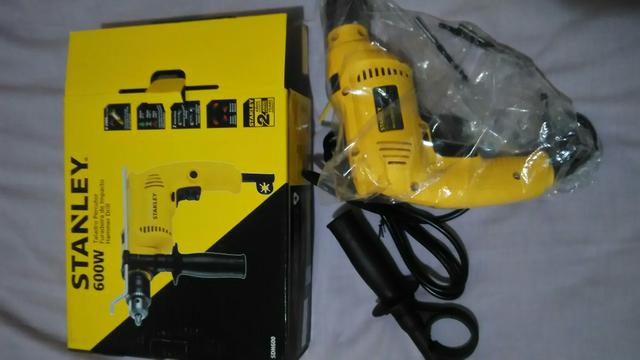 Furadeira de Impacto Stanley Nova