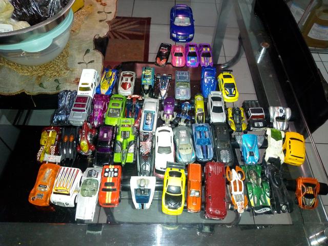 Lote de 45 carrinhos Hotwheels - Foto 2