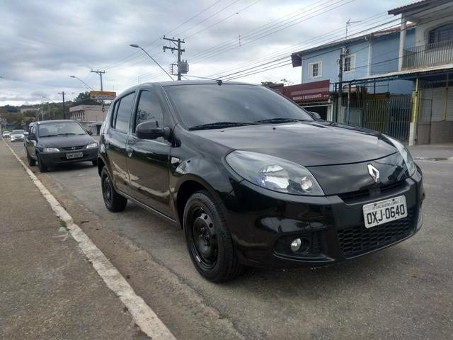 Vendo Sandero 2014 completo. Troco por moto *. Financio - Foto 7