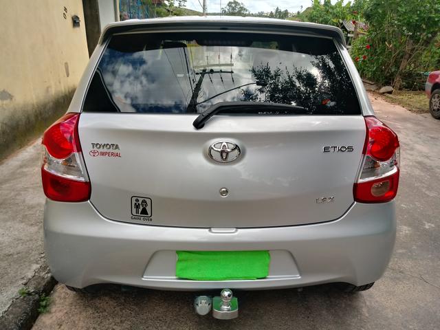 Toyota Etios hatch 1.3x prata 15/15 em Juiz de Fora -MG - Foto 3