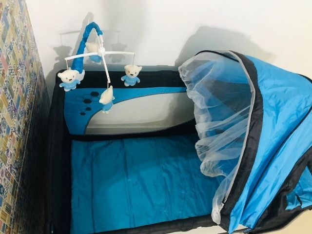 Berço Portátil Balanço com trocador e móbile Azul - Baby Style - Foto 4