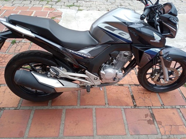 HONDA TWISTER CBS BAIXO 7.821 KMTRS MANUAL E CHAVE RESERVA UNICO DONO: *