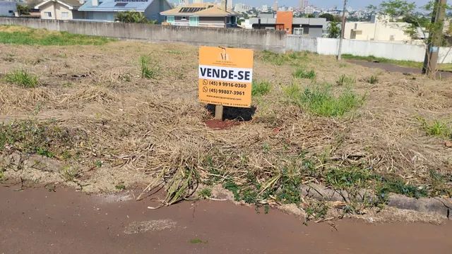 Terrenos, Lotes e Condomínios à venda na Rua Vinícius de Moraes em