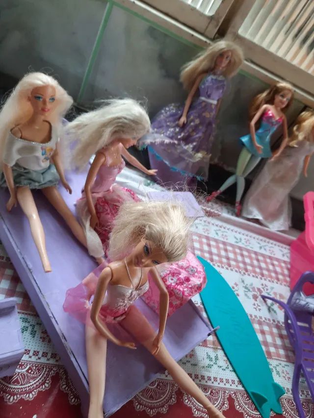 Kit barbie contendo 7 bonecas  - Foto 2