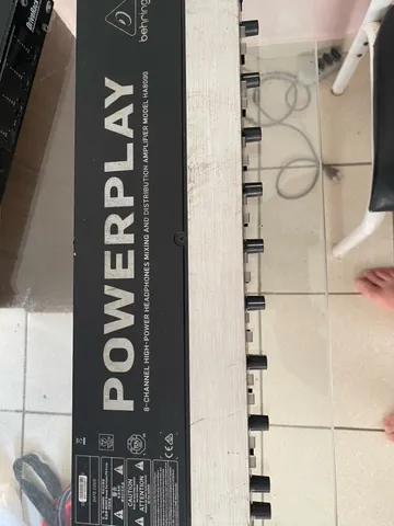 Amplificador para fones de ouvido 8 canais power play beringher