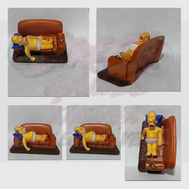 Boneco Homer Simpson deitado no sofá Os Simpsons - Foto 2