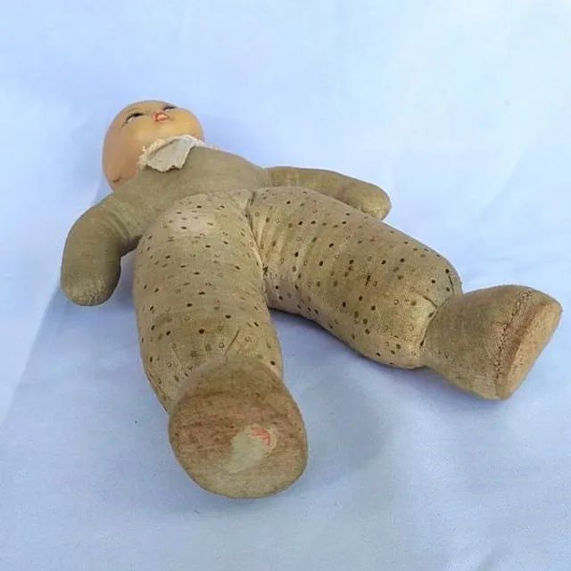 Boneca Antiga da Estrela - Feita em pano com a cabeça em Massa com Chocalho, - Foto 4