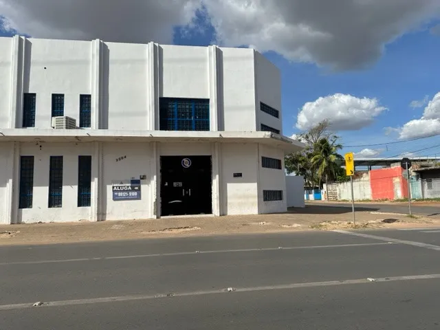 Locação. Imovel de esquina. 740 m2 de área construida. Av Ataide Teive.