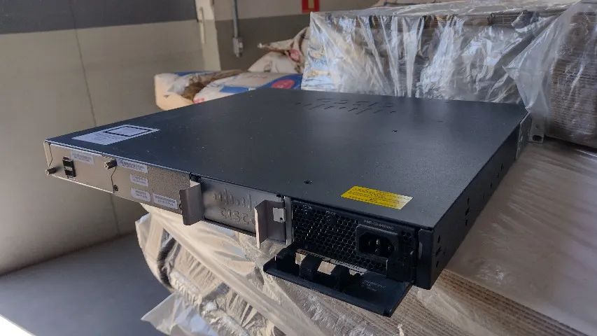 Switch Cisco Catalyst-2960-XR 48P 10/100/1000 + 2SFP 10G - Foto 2