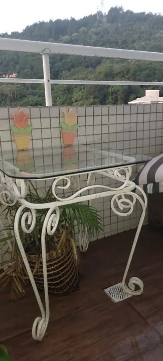 Mesinha de Ferro Artístico e Tampo de Vidro - Móvel Estiloso - Foto 2