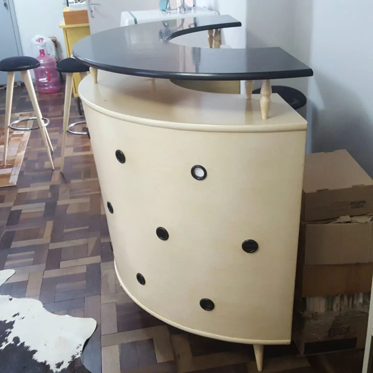 Espetacular barzinho pés palito anos 50 c/ 3 banquetas - Foto 3
