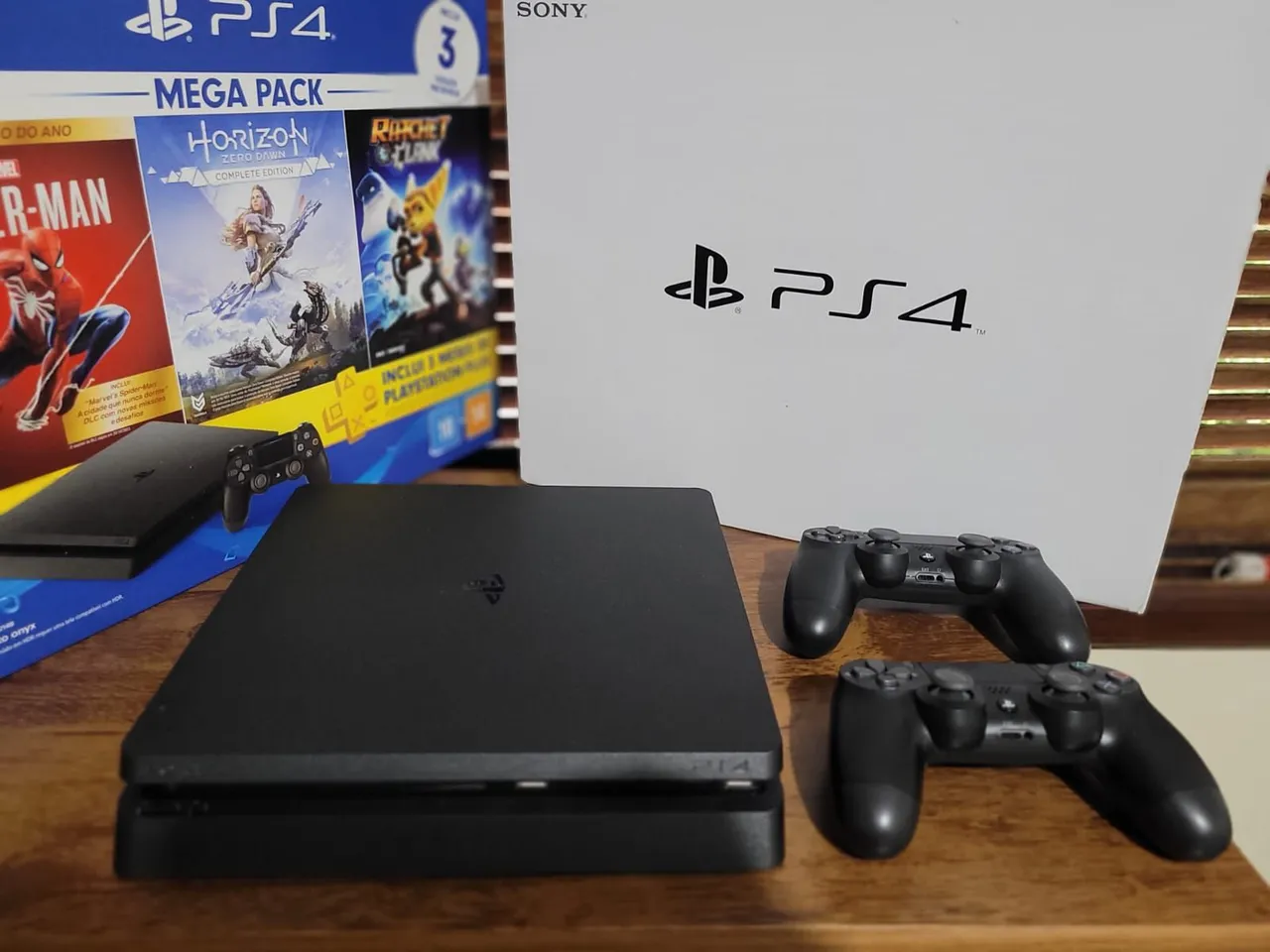 Playstation 4 seminovo + carregador de controles 2 Controles + 9 Jogos