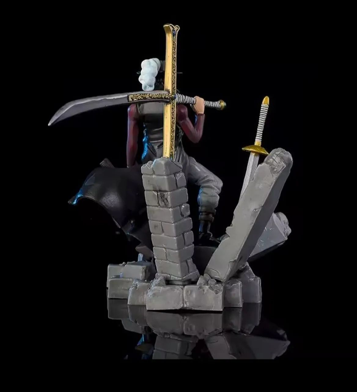 Action figure Dracule Mihawk One Piece(NOVO)  - Foto 3