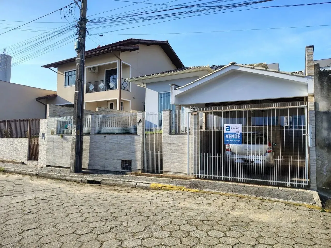Casa com três dormitórios sendo uma suíte no bairro Bom Viver em Biguaçu