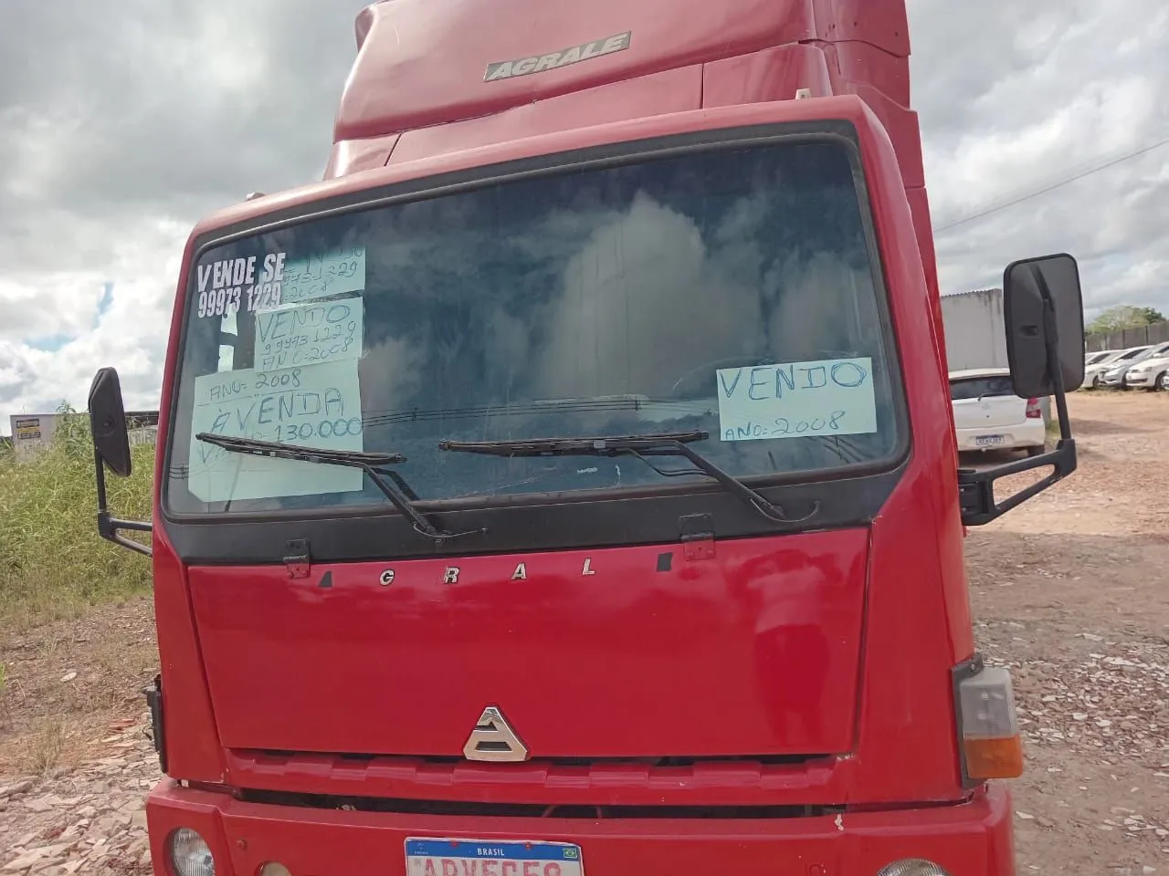 Vendo caminhão baú