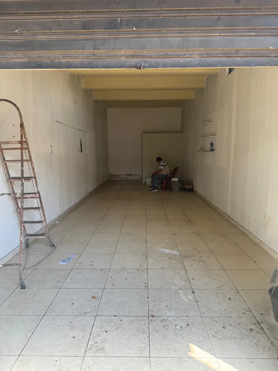 Aluga-se depósito centro