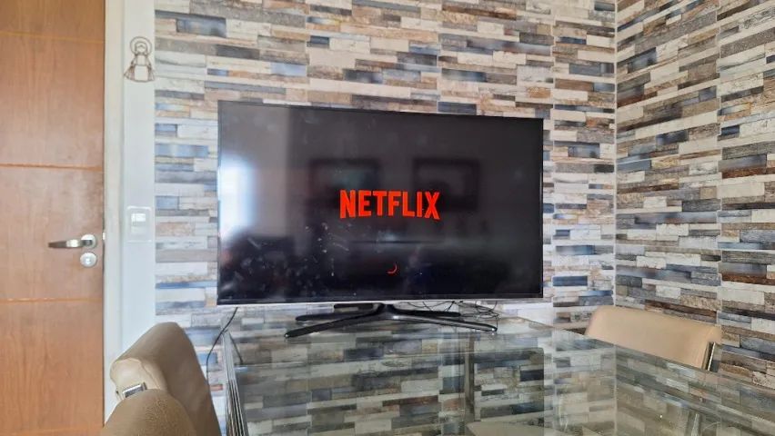 Tv  Smart  Samsung 43" (apresenta manchas na tela) - Foto 5