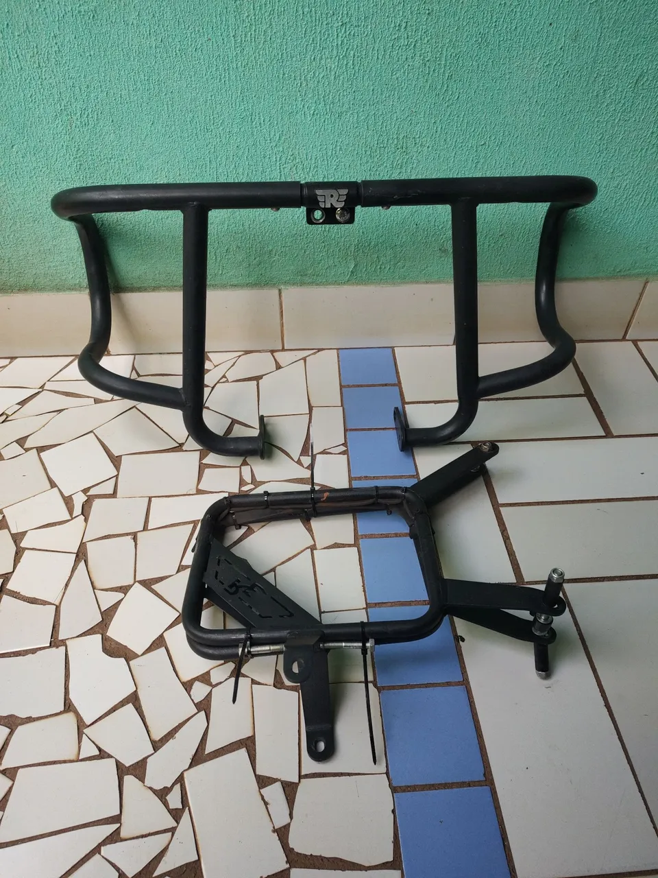 Protetor de motor e suporte de alforge Royal Enfield