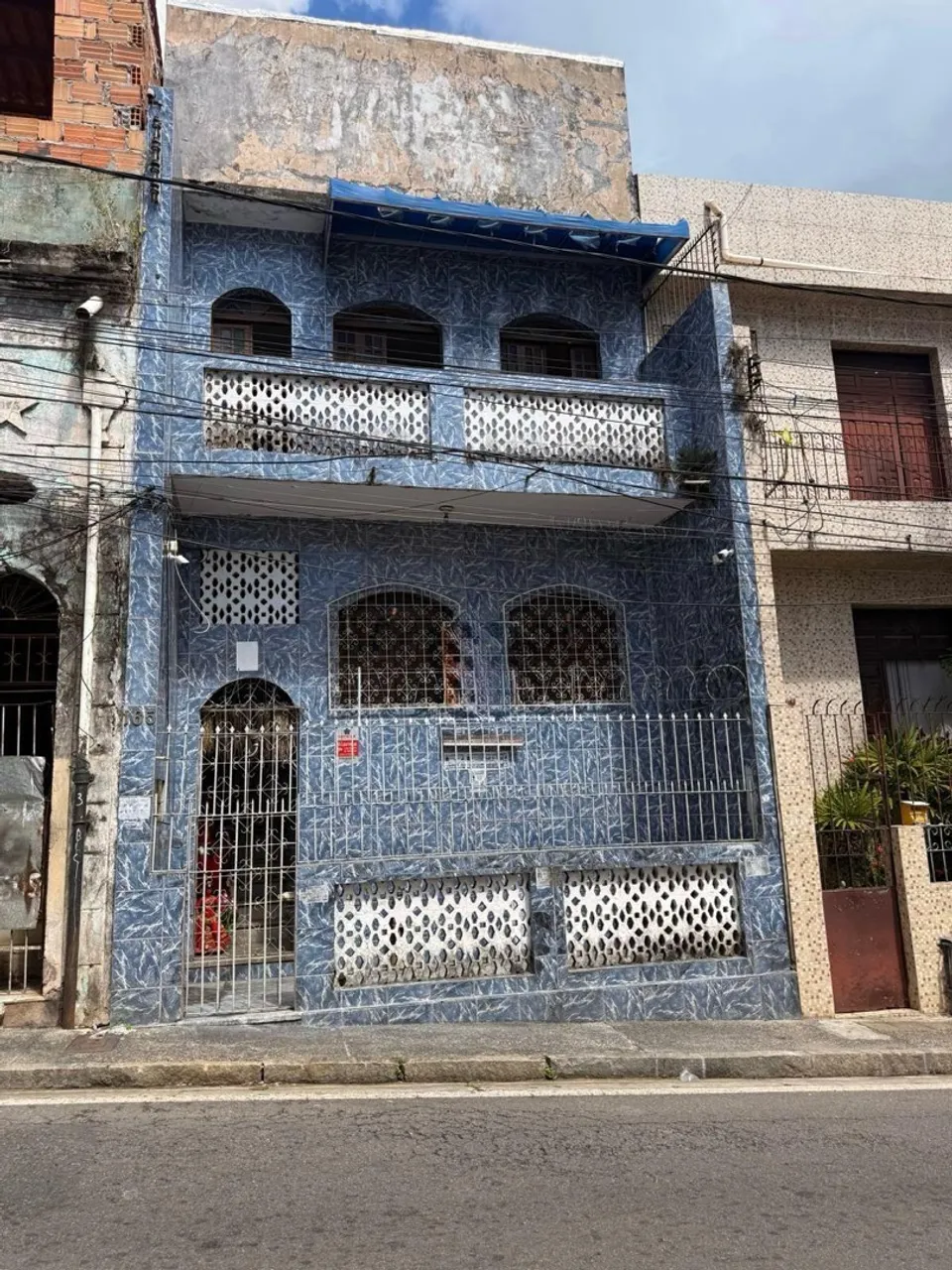 Casa no Bairro de Nazaré ao lado da Igreja de Santana Próximo aí Forúm Rui Barbosa !