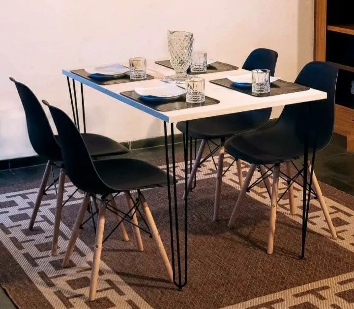 CONJUNTO DE MESA COM 4 CADEIRAS - Foto 2