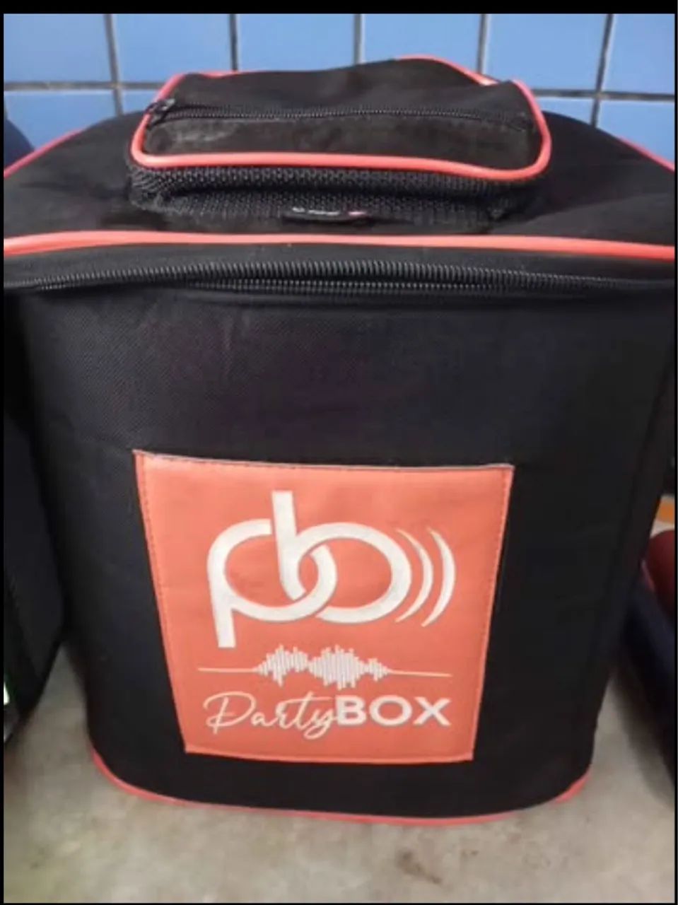 V/T Caixa JBL patybox encore karaokê c/4 microfones originais  - Foto 4