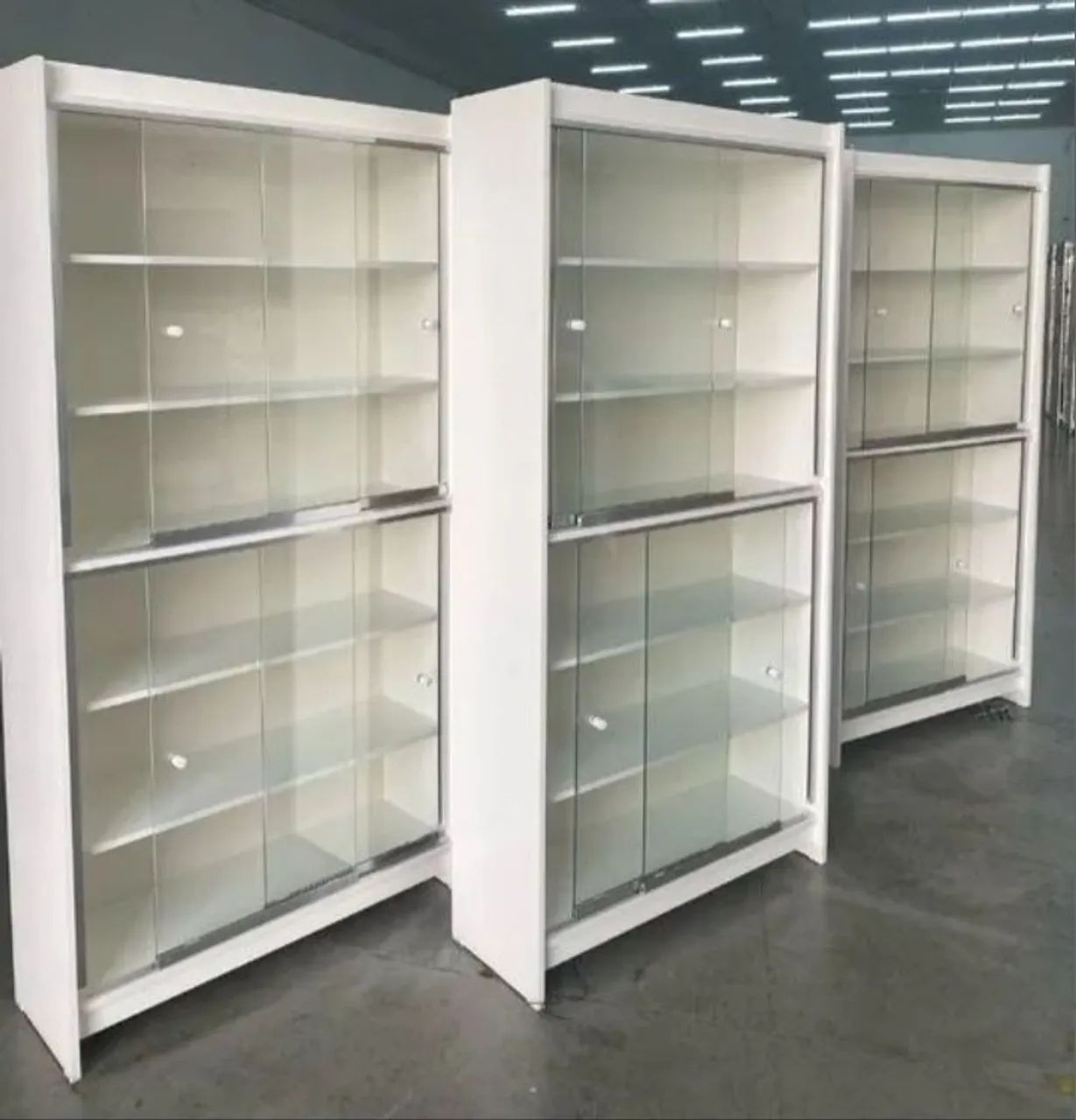 PRATELEIRA COM PORTA DE VIDRO  - Foto 2