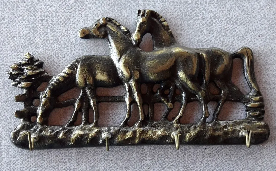 Chaveiro Porta-chaves cavalos em metal fundido maciço robusto. Ótimo presente.