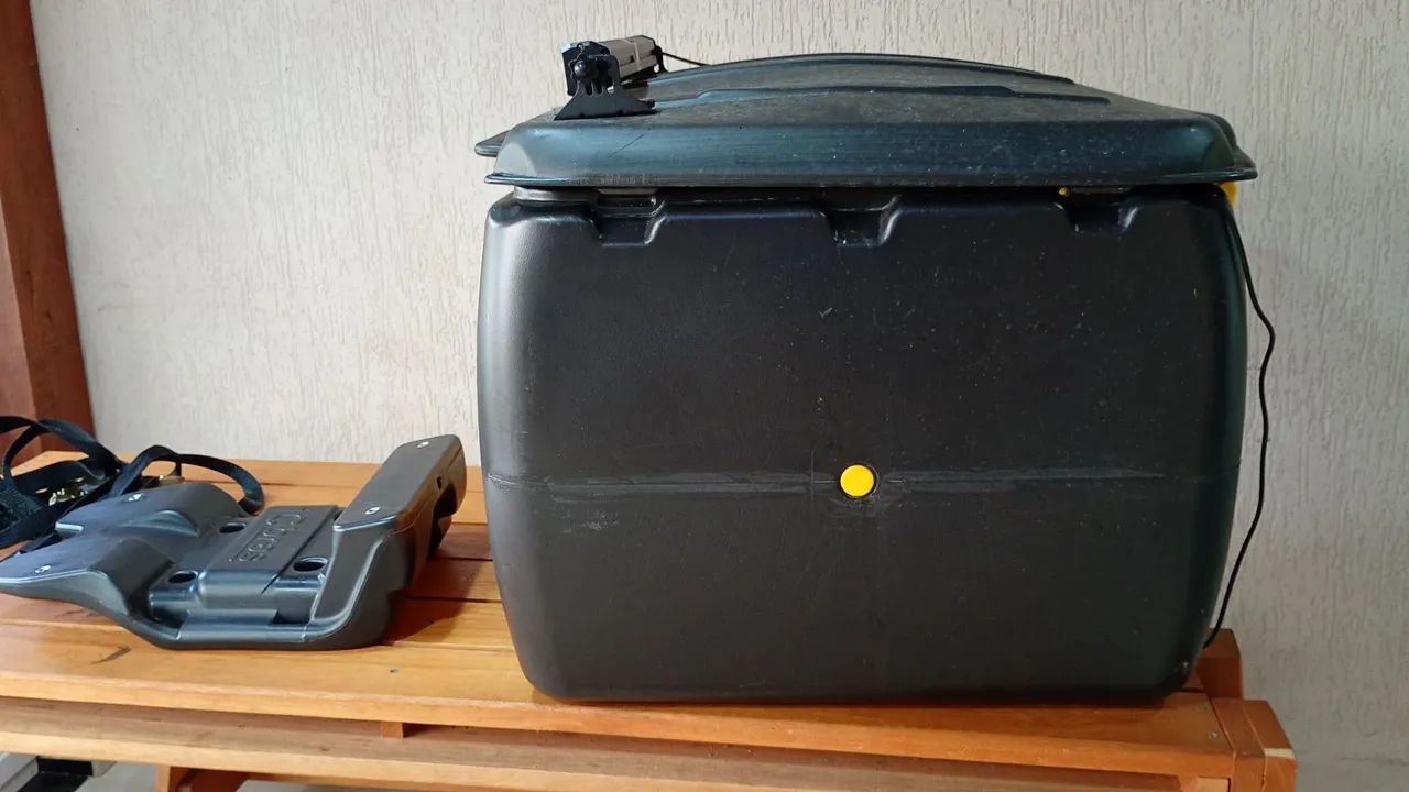 Baú 140 litros com suporte de fita catraca - Foto 3