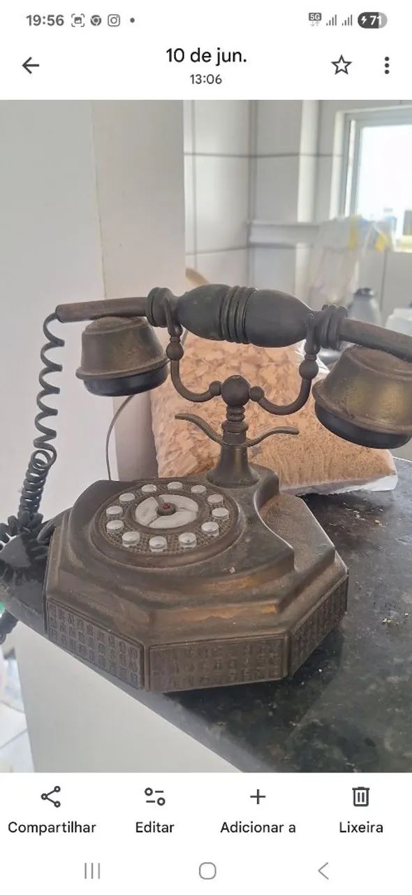 Telefone modelo antigo