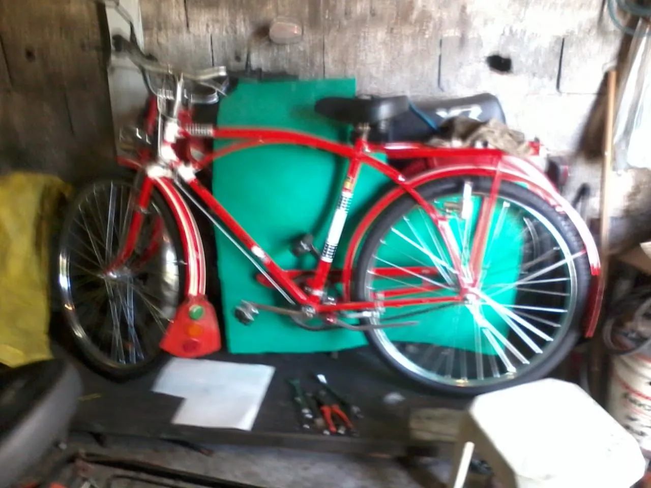 Bicicleta vermelha antiga Calloi 66 Arco duplo