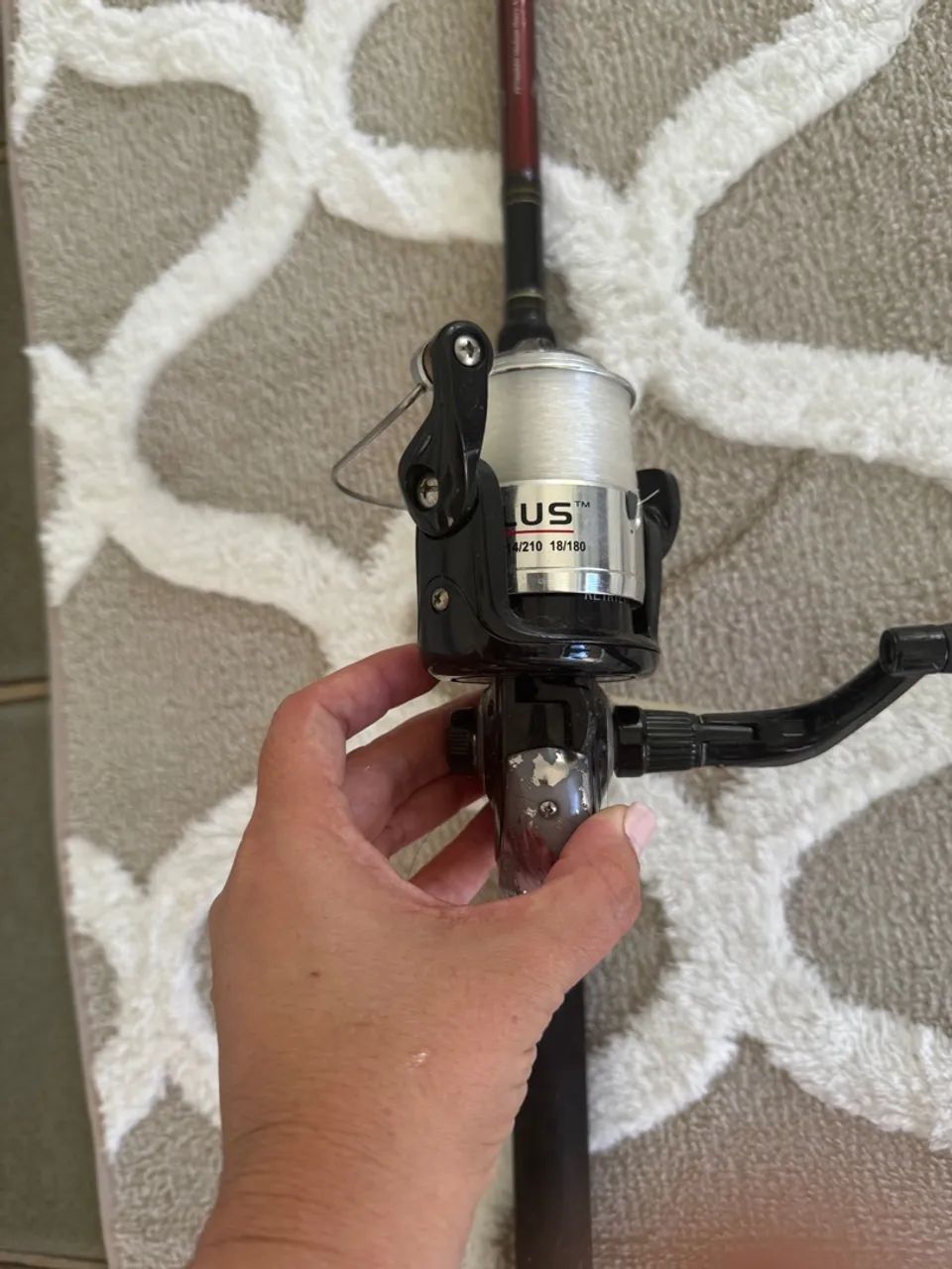 Conjunto de Vara de Pesca e molinete  - Foto 2