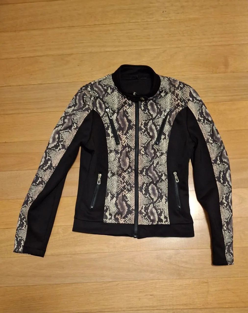 Jaqueta Feminina Estampada Cobra