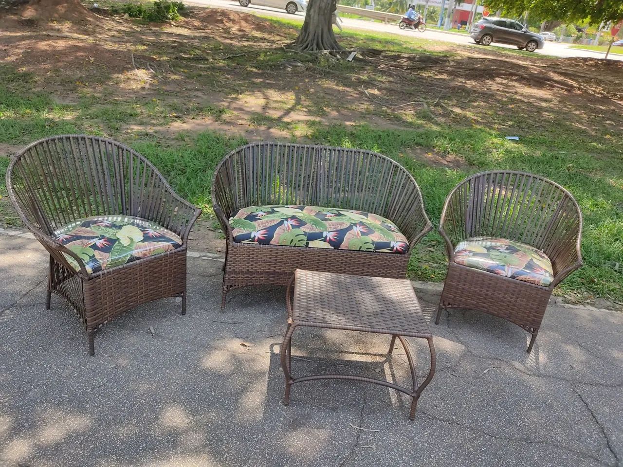 Conjunto de Sofá e Poltronas em fibra sintética 