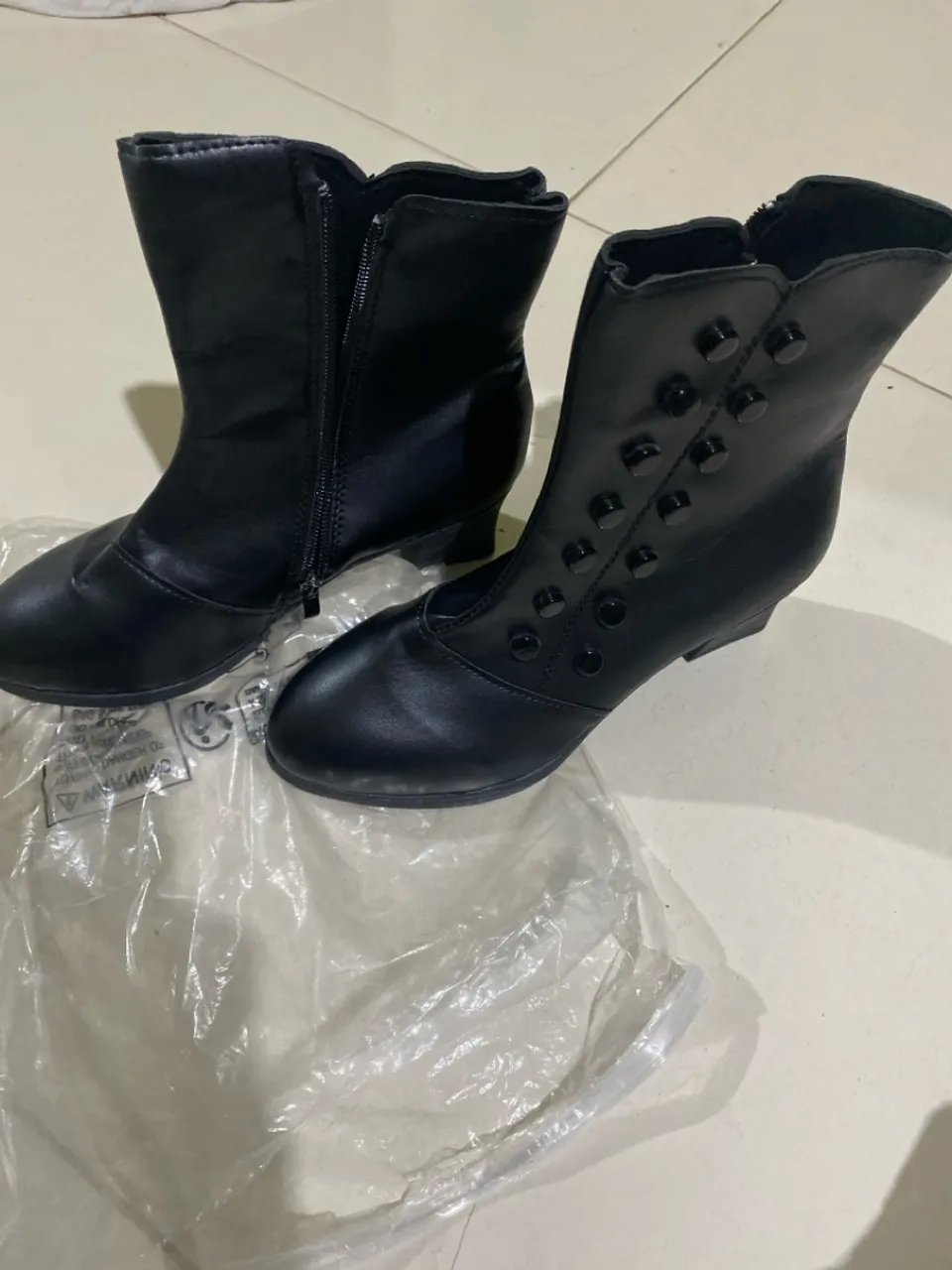 Botas Femininas de Couro - Preta