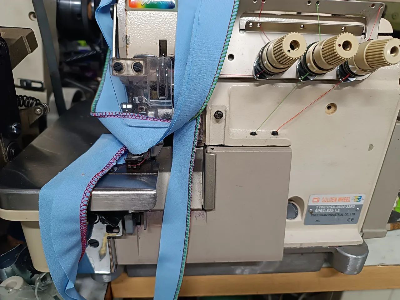 Vendo Máquina Overloque Usada - Foto 2