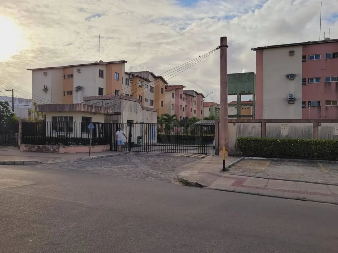 EXCELENTE APARTAMENTO À VENDA NO CONDOMÍNIO VIVENDAS TROPICAL