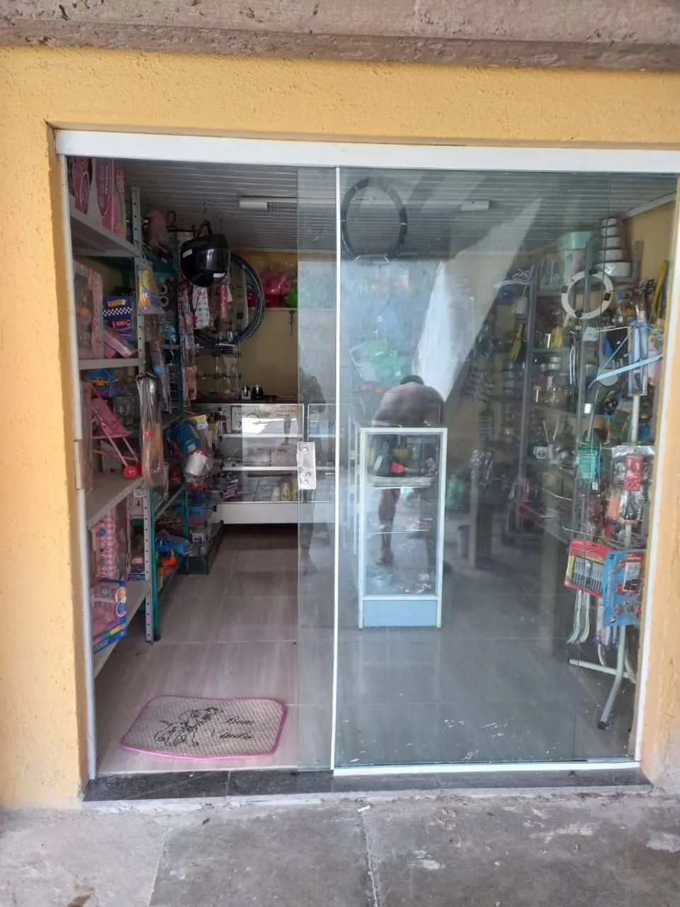 Vende-se estoque de loja completo