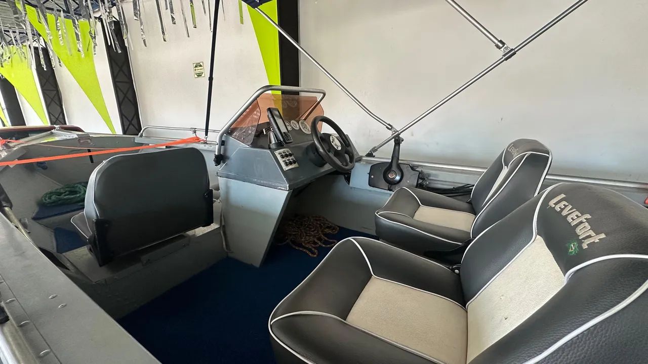 Lancha de passeio/pesca  levfort - Foto 5